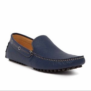 Public desire : Men’s navy blue loafers